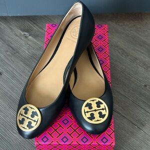 Tory burch flat shoes with box and tags on, size 6.5 (new)